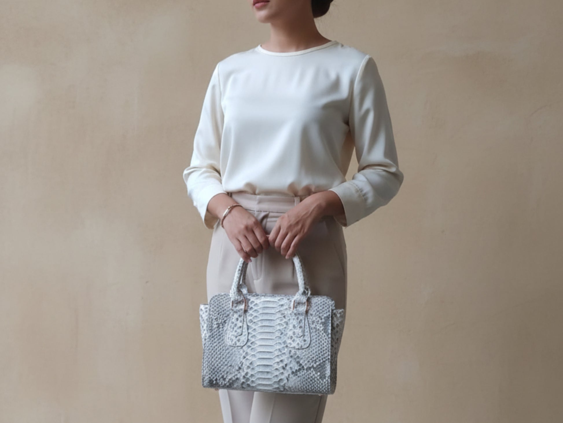 Luxury Genuine Python Snakeskin Leather Women Handbag: Elegant Designer Tote Bag