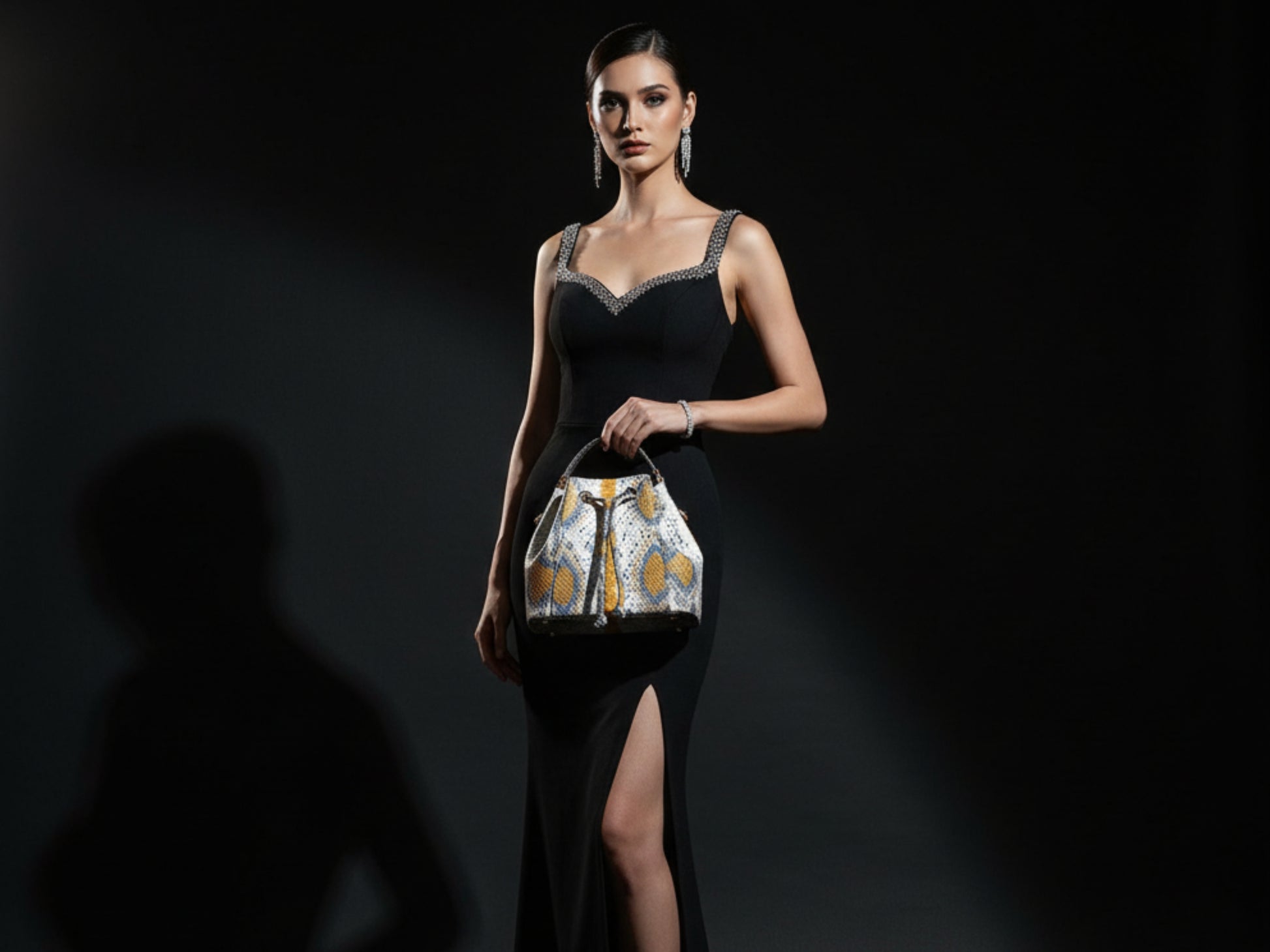 Genuine Python Snakeskin Bucket Bag: Handcrafted Exotic Leather Shoulder Purse for Women